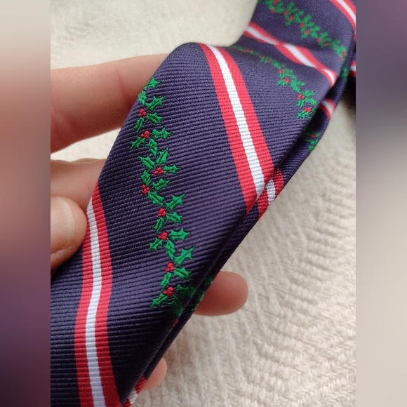 NWT Holiday Tie 'Holly Stripe' Navy 410, Brand New Club Room, Great Gift! - Picture 6 of 7